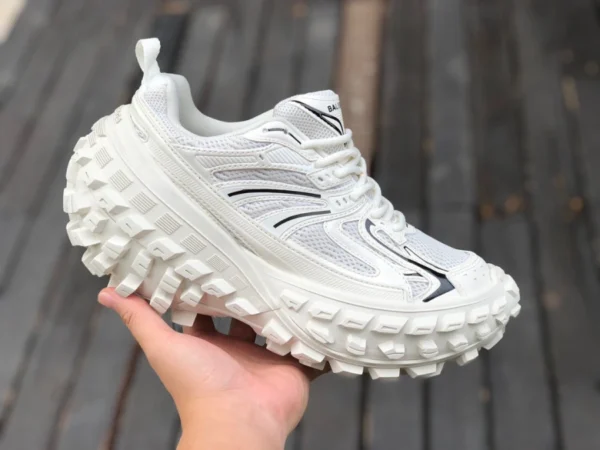 chaussures de pneu Balenciaga Defender blanc cassé