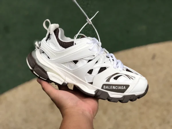 Balenciaga 3.0 café blanc Balenciaga Triple S chaussures papa Balenciaga