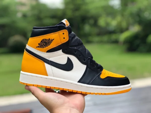 aj1 bout noir et jaune pur original Air Jordan 1 High OG "Yellow Toe" aj1 bout noir et jaune 555088-711