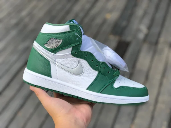 aj1 Heineken blanc et vert version la plus rentable de Air Jordan 1 High OG "Gorge Green" DZ5485-303