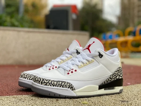 aj3 ciment blanc vieilli première couche de cuir Air Jordan 3 "White Cement Reimagined" dn3707-100