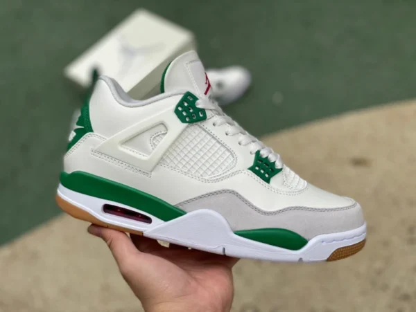 aj4sb joint blanc et vert pur original Nike SB x Air Jordan 4 AJ4 Pine Green blanc, vert et turquoise SB joint DR5415-103