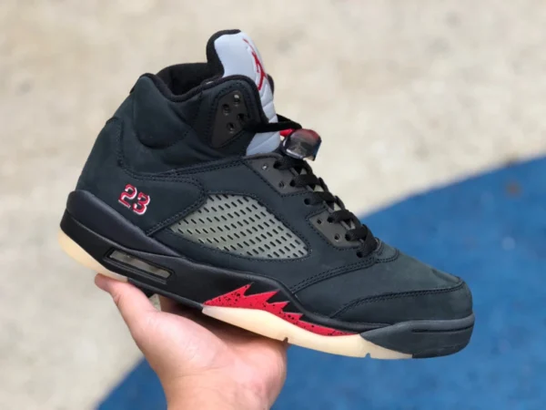 aj5 noir rouge Gore-Tex Air Jordan 5 Gore-Tex petit Supreme DR0092-001