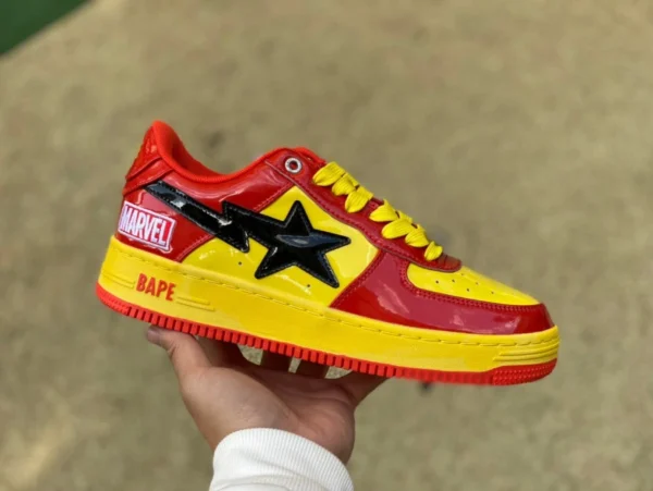 Ape Man Marvel co-brandé Iron Man Marvel x Bape STA baskets mode tendance rouge, jaune et noir Marvel co-marqué Iron Man 1I73-191-902