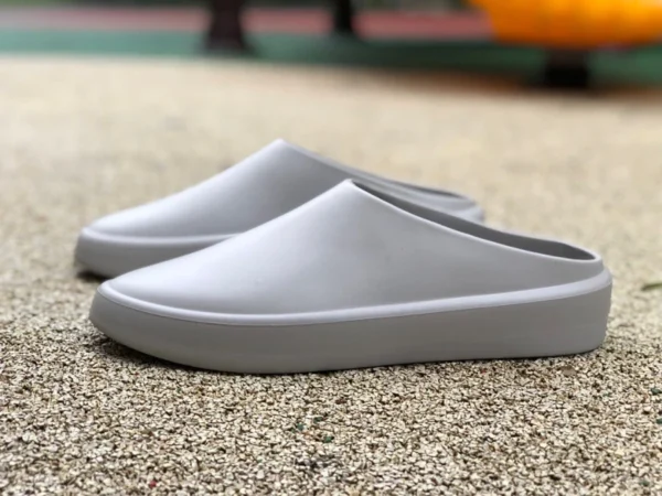 brouillard slip-on Fear of God 7th The California pantoufles décontractées à enfiler gris FG80-100EVA-Concrete