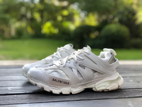 Balenciaga 3.0 blanc pur Balenciaga Triple S chaussures papa Balenciaga