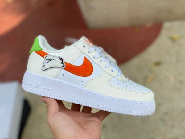 AF1 riz blanc orange Année du Lapin pur original Nike Air Force 1 Air Force 1 Année du Lapin riz blanc orange baskets en peluche FD9912-181