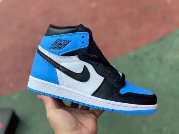 aj1 North Carolina bout bleu et noir version économique de la première couche de cuir Air Jordan 1 High OG "UNC Toe" aj1 North Carolina bout noir DZ5485-400