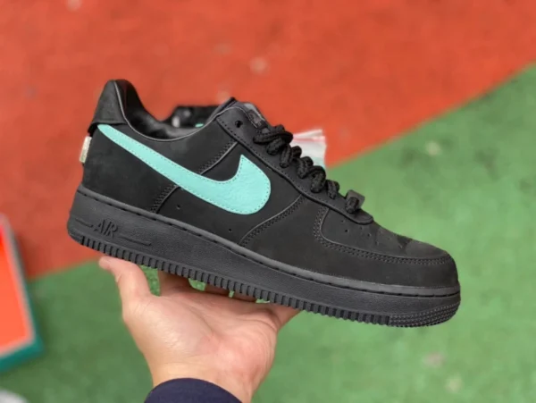 Air Force Tiffany co-marqué LJ pur original Tiffany & Co. x Nike Air Force 1 Low Tiffany co-marqué Air Force baskets noir vert bas DZ1382-