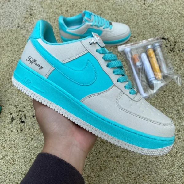 Air Force Gris Tiffany & Co. x Nike Air Force 1 Low Tiffany Joint Air Force Baskets Noir Vert Low Top DZ1382-003