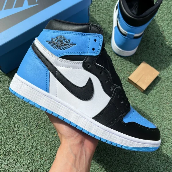 aj1 Caroline du Nord bleu haut coupe pièce pure original Air Jordan 1 "University Blue" noir Caroline du Nord bleu petite obsidienne DZ5485-400