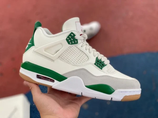 aj4sb joint blanc vert og pur original Nike SB x Air Jordan 4 AJ4 Pine Green blanc vert turquoise SB joint DR5415-103