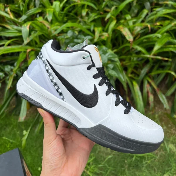 Kobe 4 blanc et noir GIGI s2 pure chaussures de combat originales Nike Zoom Kobe 4 "Mambacita" Gigi chaussures de basket-ball pratiques basses respirantes résistantes à l'usure FJ9363-100