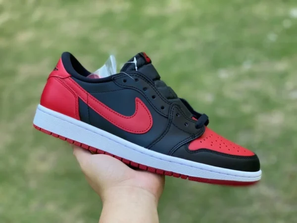 aj1 noir et rouge interdit de porter pur original Air Jordan 1 Retro Low Bred 2015 AJ1 noir et rouge bas 705329-001