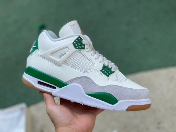 aj4sb édition spéciale commune blanc et vert produite par LJR Nike SB x Air Jordan 4 AJ4 Pine Green blanc, vert et turquoise SB joint DR