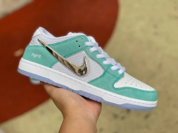 Dunk joint APRIL blanc et vert version c APRIL SKATEBOARDS x Nike SB Dunk Low baskets basses respirantes Tiffany blanc et vert crochet argenté FD2562-400