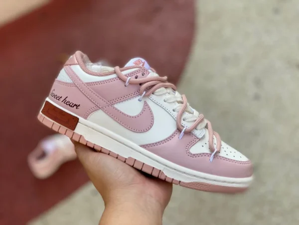 Dunk strap rose rose Nike chaussures pour femmes Dunk Low Spd rétro sweetheart lock style universitaire déconstruit baskets basses rose rose dd1503-118