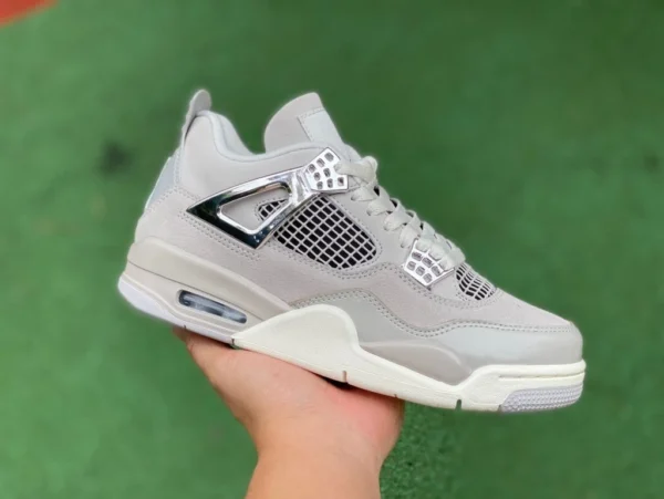 aj4 boucle argentée coupe grise photos réelles originales de modèles féminins, l'album contient également des photos réelles de modèles masculins Air Jordan 4 WMNS «Frozen Moments» AQ9129-001