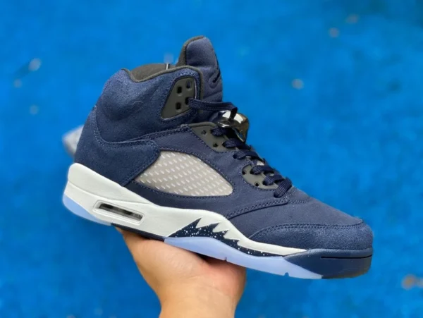 aj5 bleu nuit AIR JORDAN 5 « MIDNIGHT NAVY » Georgetown bleu nuit FD6812-400