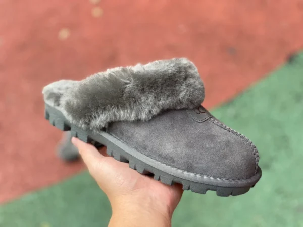 Pantoufles en coton UGG gris UGG Scuffettte 1 Pantoufles en coton simples et décontractées en daim pour femmes