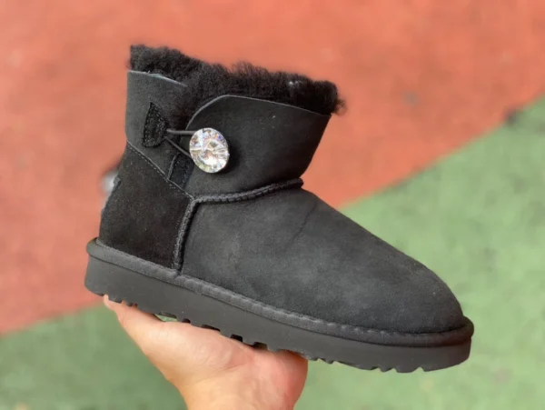 UGG Short Black Diamond UGG Bailey Mini Bailey Button 11 Boot Bottes de neige courtes en peau de mouton et velours