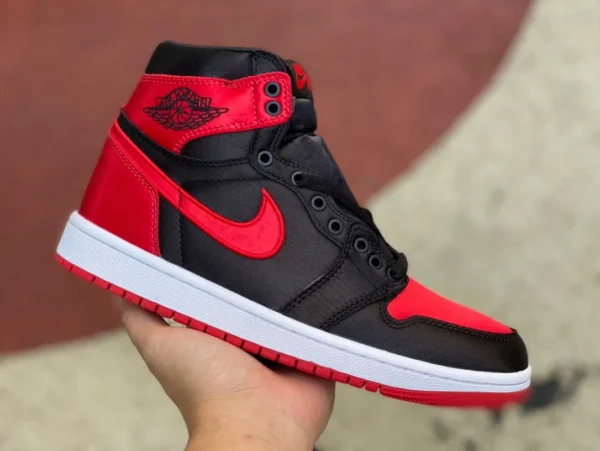 aj1 soie noire et rouge Air Jordan 1 AJ1 soie noire et rouge version 2023 chaussures de basket-ball rétro montantes FD4810-061