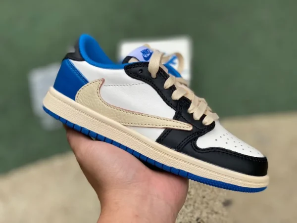 aj1 barbe chaussures basses pour enfants éclair mignon bébé Travis Scott x Air Jordan 1 Low OG éclair noir et blanc bleu Hiroshi Fujiwara DM7866-140