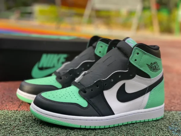 aj1 noir et blanc vert haut Air Jordan 1 Retro High OG "Green Glow" 2024 DZ5485-130