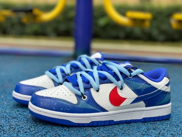 Dunk strap blanc bleu rouge Nike Dunk Low baskets basses déconstruites FD9064-110