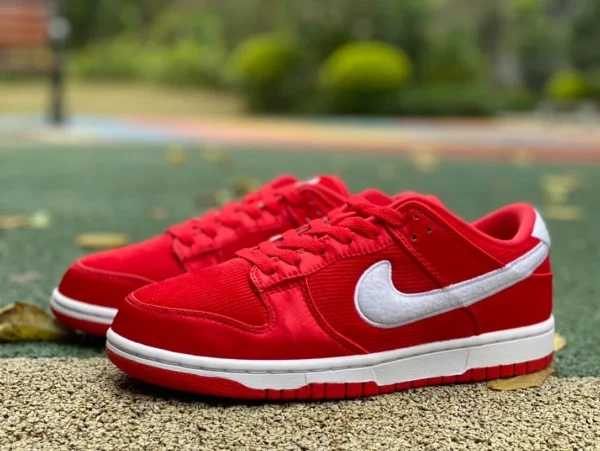 Dunk rouge Saint Valentin s2 pure original Nike Dunk Low baskets basses en velours côtelé rouge et blanc pour femme FZ3548-612