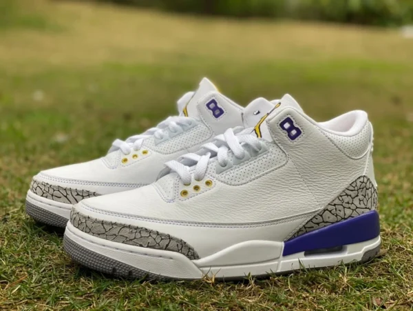 aj3 blanc gris violet Lakers t1 pur original Air Jordan 3 AJ3 blanc gris violet Lakers violet or motif éclaté rétro mi-haut 869802-907