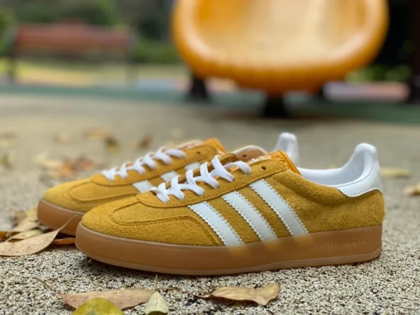 Baskets Adidas Gazelle jaune Adidas Originals Gazelle blanc jaune blanc bleu baskets tendance rétro HQ8716