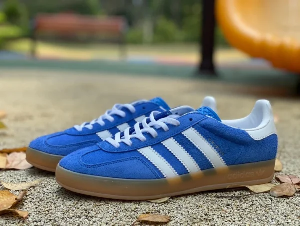 Adidas baskets Gazelle blanc et bleu Adidas Originals Gazelle baskets de mode ancienne HQ8717