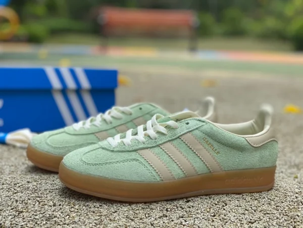 Adidas Vert Adidas Originals Gazelle Vert Chaussures de sport basses décontractées pour hommes et femmes IE2948