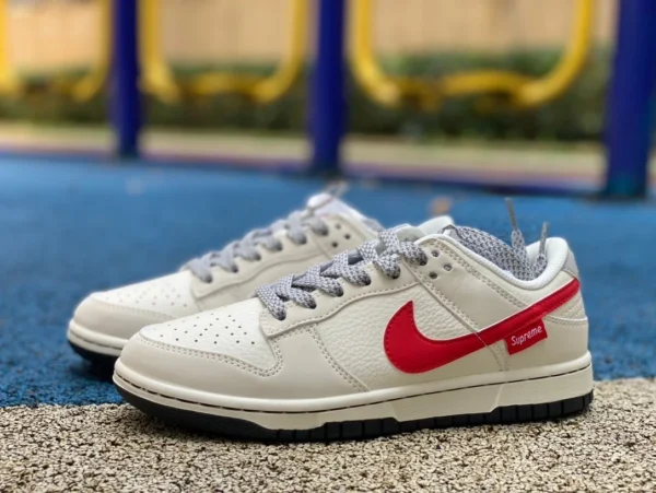 Dunk sup blanc et rouge Nike Dunk Low x Supreme DQ1098-333