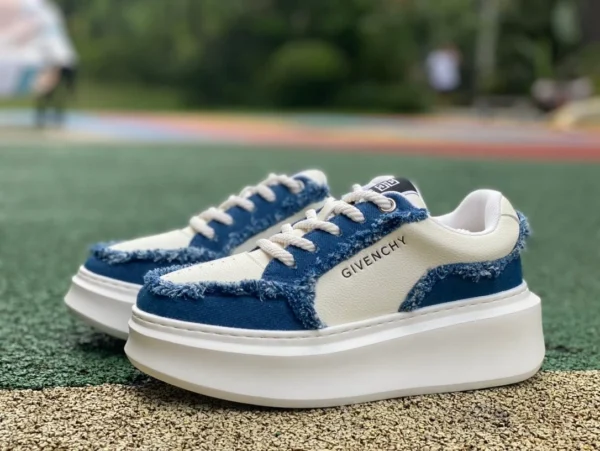 Baskets Givenchy blanches et bleues Baskets mode GIVENCHY Givenchy City COURT en cuir