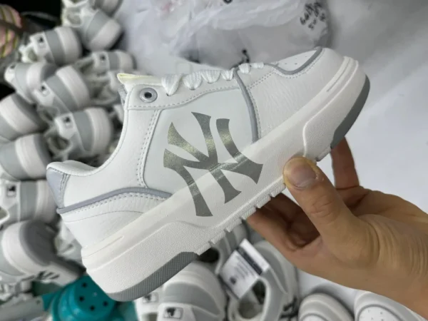 MLB blanc gris NY MLB Chunky Liner New York Yankees baskets décontractées légères à semelle épaisse