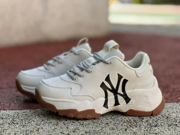 MLB papa chaussures blanc cassé MLB Big Ball Chunky décontracté polyvalent absorbant les chocs résistant à l'usure bas papa chaussures hommes et femmes même style blanc cassé