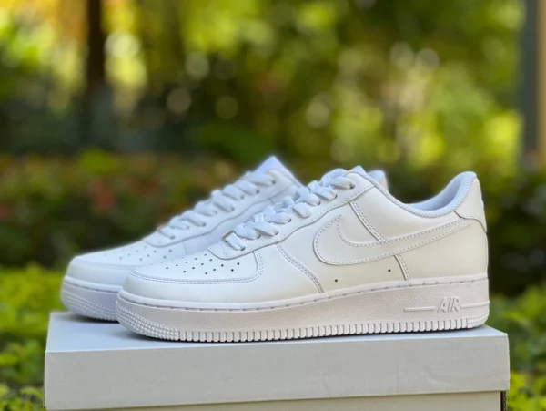 Air Force AF1 pur blanc pur original Nike Air Force1 AF1 Air Force One baskets basses décontractées CW2288-111