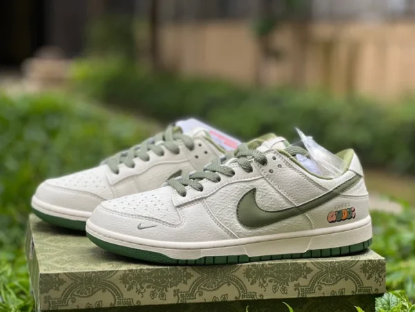 Dunk Gucci joint baskets Nike Dunk x GUCCI blanches et vertes DQ1098-368