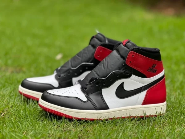 aj1 Black Toe High Top Modèle Signature Air Jordan 1 High OG "Black Toe Reimagined" Bout rond Confortable Absorption des chocs Antidérapant High Top DZ5485-106